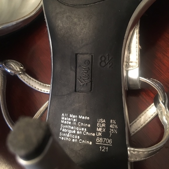 Stunning silver heels, get your holiday glam on! - Picture 4 of 6